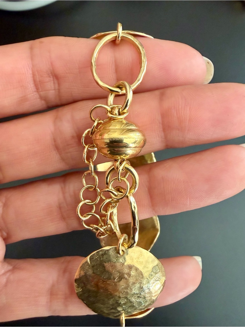 18K GOLD-PLATED HAMMERED DISC BRACELET - Picture 4 of 5